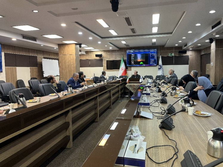 سی‌ودومین نشست «عصرانه بهره‌وری» با محوریت بحران آب و الزامات حکمرانی کارآمد با حضور کارشناسان و اساتید دانشگاه در اتاق بازرگانی ایران برگزار شد